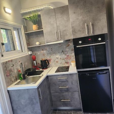 Small Luxury Apartment أنافيسوس المظهر الخارجي الصورة