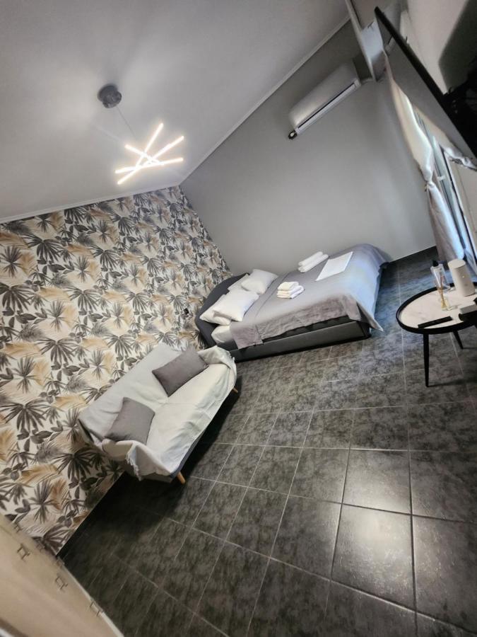 Small Luxury Apartment أنافيسوس المظهر الخارجي الصورة