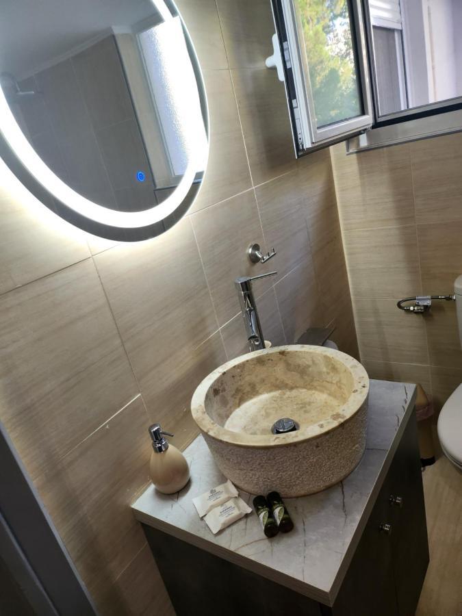 Small Luxury Apartment أنافيسوس المظهر الخارجي الصورة